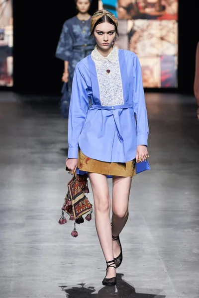 Look 27
